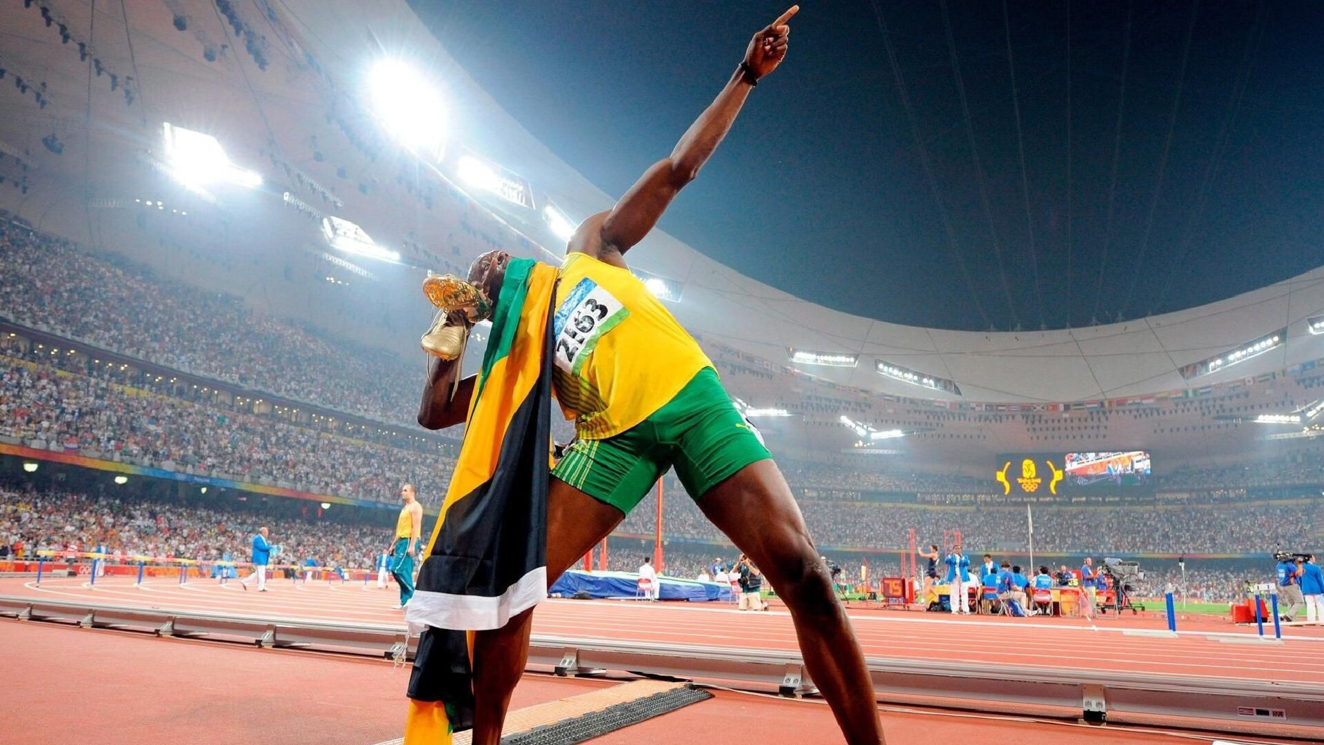 中国足球运动普及教育在中小学全面铺开，中国对足球教育重视了